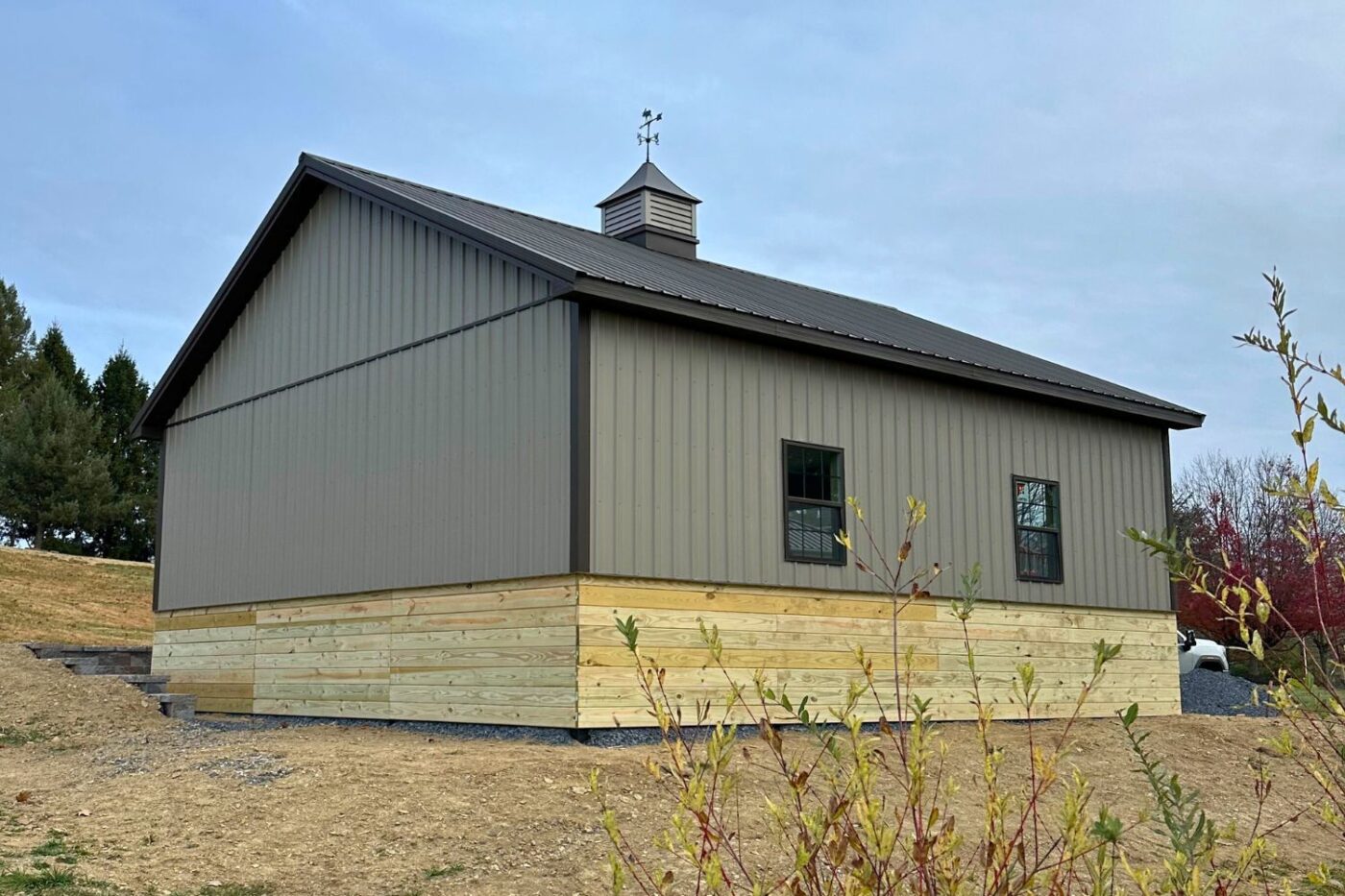 View of back side, windows, and siding of 30x32 Pole Barn Shed in Nazareth PA