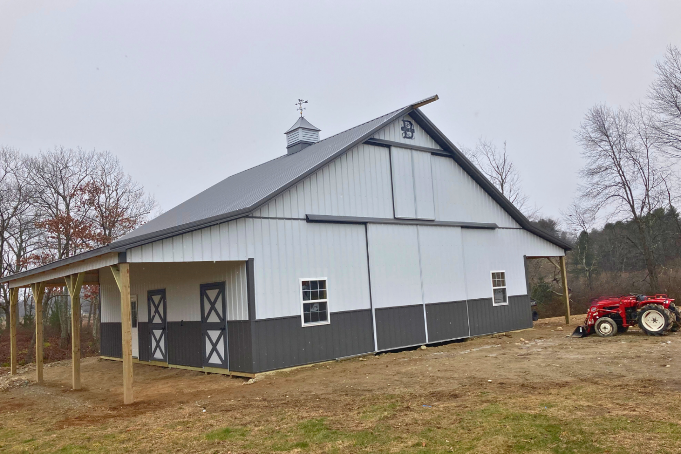 White and grey agricultural Pole Barns in Williamstown NJ