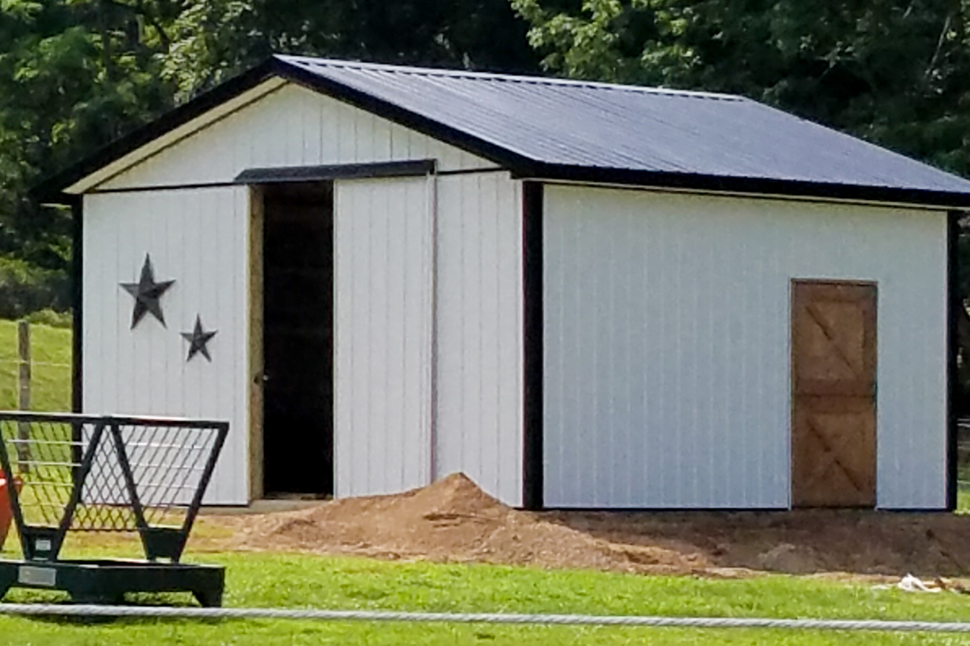 white pole barn in waynesboro pa